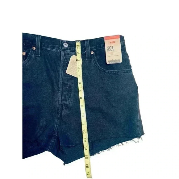 WOMEN’S LEVI’S 501 ORIGINAL BLACK DISTRESSED JEAN SHORTS•SIZE 33•NWT• - Picture 5 of 8